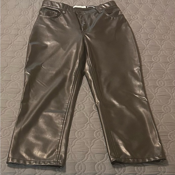 Abercrombie & Fitch Curve Love Vegan Leather 90’s Pant - Picture 1 of 4